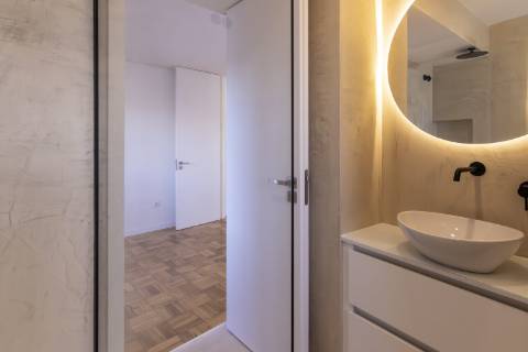 Apartamento T4 Excecional no Porto - Totalmente Renovado e Pronto a Habitar