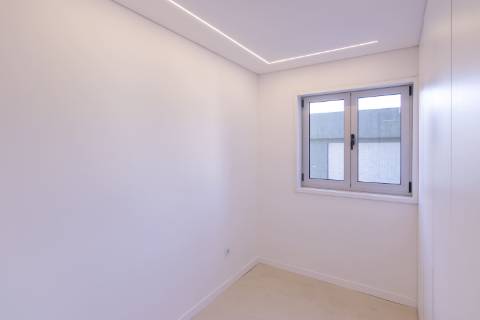 Apartamento T4 Excecional no Porto - Totalmente Renovado e Pronto a Habitar