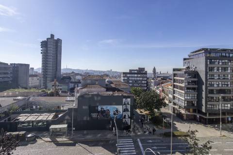Apartamento T4 Excecional no Porto - Totalmente Renovado e Pronto a Habitar