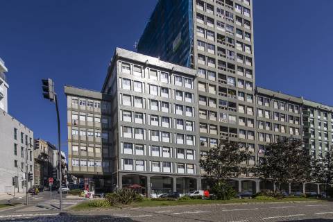 Apartamento T4 Excecional no Porto - Totalmente Renovado e Pronto a Habitar