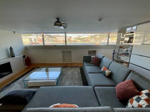 Duplex de Exceção frente ao Douro: Luxo, Conforto e Vistas Panorâmicas - Gaia
