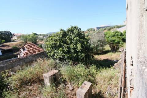 Armazéns para demolir e construção de prédios de 4 pisos - Alcanena