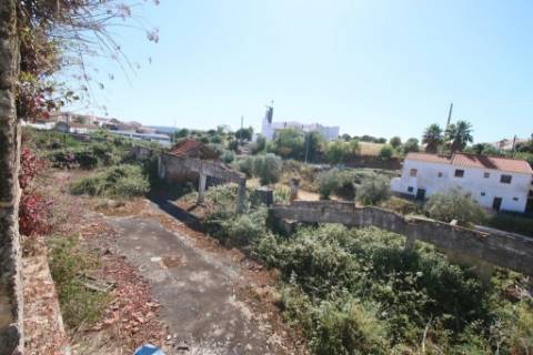 Armazéns para demolir e construção de prédios de 4 pisos - Alcanena