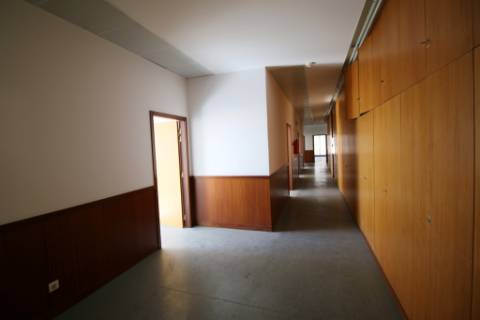 Escritório com 2.400m2 em 3 pisos e 19 parqueamentos no Restelo