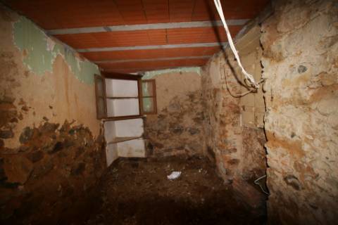 Moradia T3 para recuperar na Zimbreirinha - Envendos - Mação