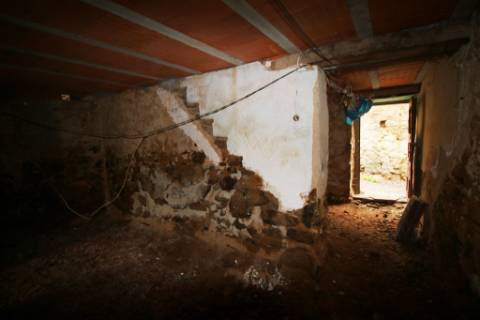 Moradia T3 para recuperar na Zimbreirinha - Envendos - Mação