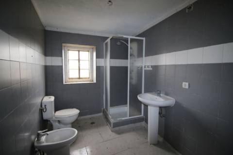 Moradia T3 para recuperar na Zimbreirinha - Envendos - Mação