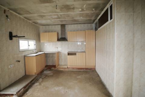 Moradia T3 para recuperar na Zimbreirinha - Envendos - Mação