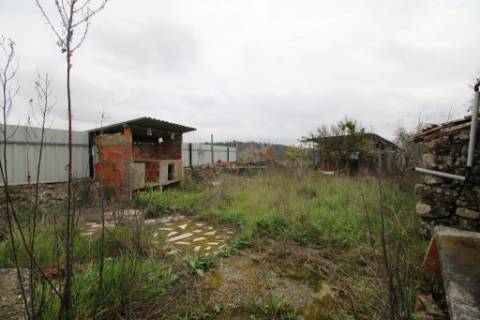 Moradia T3 para recuperar na Zimbreirinha - Envendos - Mação