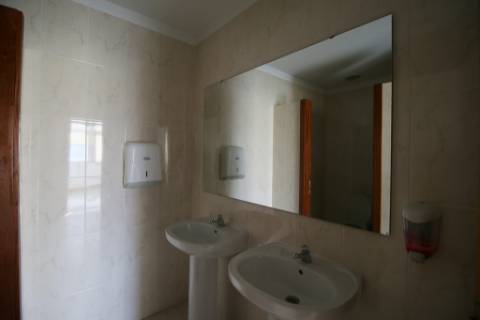 Escritório com 2.400m2 em 3 pisos e 19 parqueamentos no Restelo