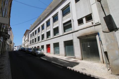 Loja com 215m2 no centro de Torres Novas