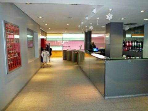 Antigo Ginásio com 7.036m2 e piscina no Porto