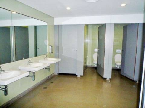 Antigo Ginásio com 7.036m2 e piscina no Porto