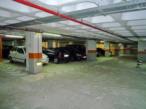 Antigo Ginásio com 7.036m2 e piscina no Porto