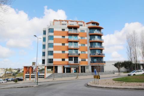 Apartamento T3 equipado, com 3 parqueamentos e arrecadação em S. Domingos - Santarém