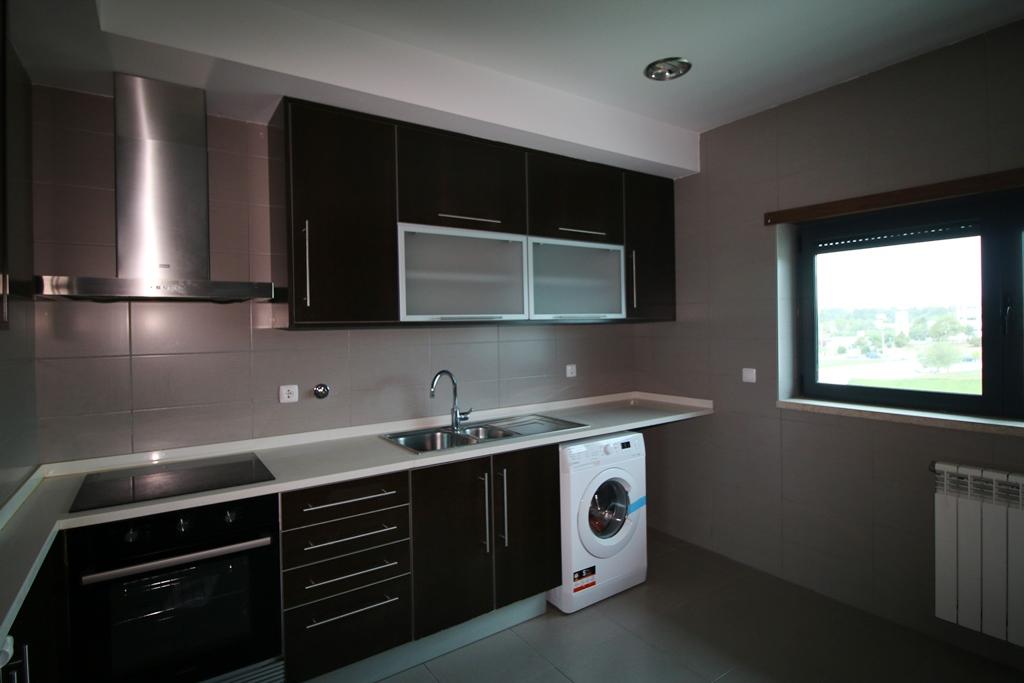 Apartamento T3 equipado, com 3 parqueamentos e arrecadação em S. Domingos - Santarém