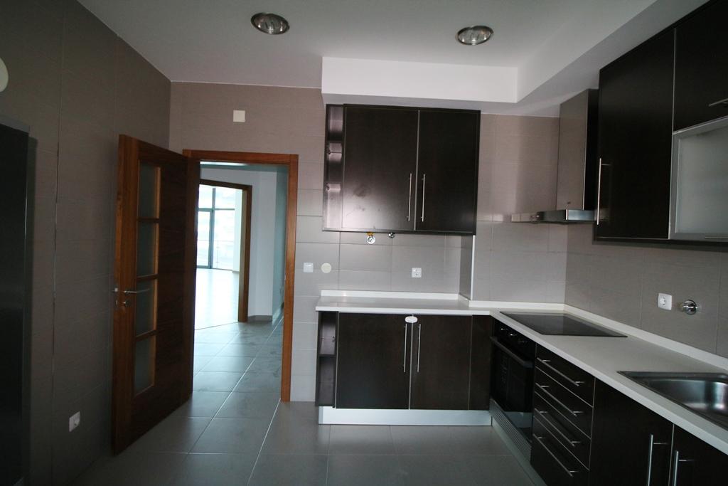 Apartamento T3 equipado, com 3 parqueamentos e arrecadação em S. Domingos - Santarém