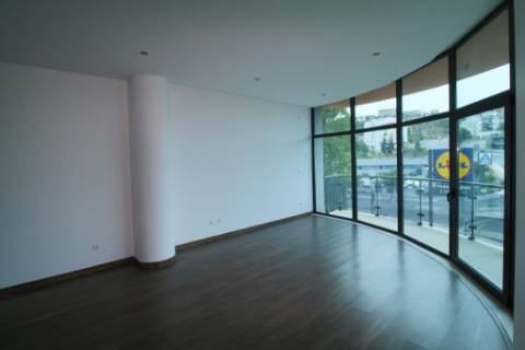 Apartamento T3 equipado, com 3 parqueamentos e arrecadação em S. Domingos - Santarém