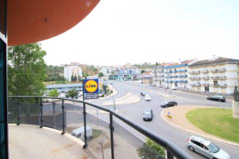 Apartamento T3 equipado, com 3 parqueamentos e arrecadação em S. Domingos - Santarém