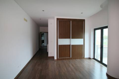 Apartamento T3 equipado, com 3 parqueamentos e arrecadação em S. Domingos - Santarém