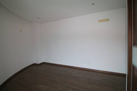 Apartamento T3 equipado, com 3 parqueamentos e arrecadação em S. Domingos - Santarém