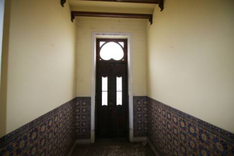 Casa Senhorial com 16 quartos e adega, em pleno coração de Alpiarça