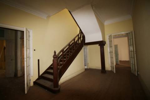 Casa Senhorial com 16 quartos e adega, em pleno coração de Alpiarça