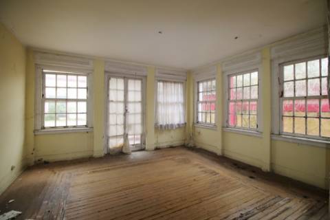 Casa Senhorial com 16 quartos e adega, em pleno coração de Alpiarça