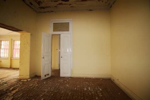 Casa Senhorial com 16 quartos e adega, em pleno coração de Alpiarça