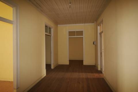 Casa Senhorial com 16 quartos e adega, em pleno coração de Alpiarça