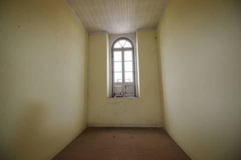 Casa Senhorial com 16 quartos e adega, em pleno coração de Alpiarça