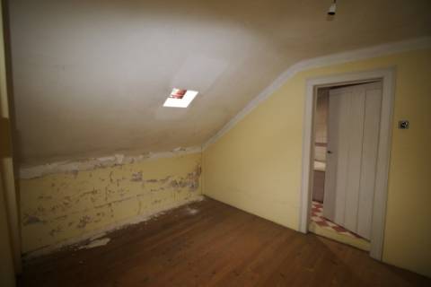 Casa Senhorial com 16 quartos e adega, em pleno coração de Alpiarça