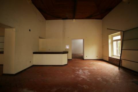 Casa Senhorial com 16 quartos e adega, em pleno coração de Alpiarça