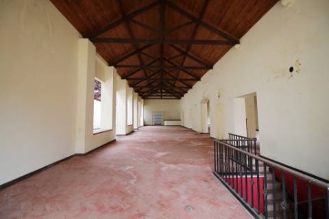 Casa Senhorial com 16 quartos e adega, em pleno coração de Alpiarça