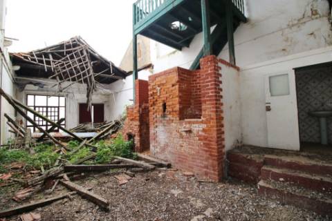 Casa Senhorial com 16 quartos e adega, em pleno coração de Alpiarça