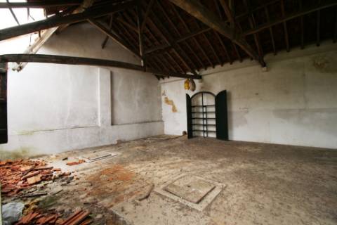 Casa Senhorial com 16 quartos e adega, em pleno coração de Alpiarça