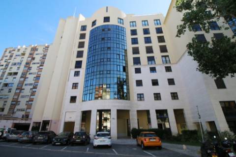 Escritório com 770m2, 2 parqueamentos duplos e uso de 2 terraços, em Entrecampos - Lisboa