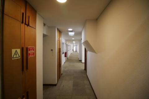 Escritório com 770m2, 2 parqueamentos duplos e uso de 2 terraços, em Entrecampos - Lisboa