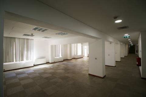 Escritório com 770m2, 2 parqueamentos duplos e uso de 2 terraços, em Entrecampos - Lisboa