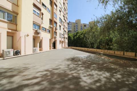 Escritório com 770m2, 2 parqueamentos duplos e uso de 2 terraços, em Entrecampos - Lisboa