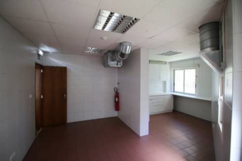 Escritório com 770m2, 2 parqueamentos duplos e uso de 2 terraços, em Entrecampos - Lisboa