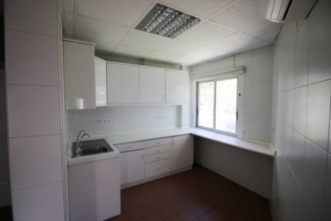 Escritório com 770m2, 2 parqueamentos duplos e uso de 2 terraços, em Entrecampos - Lisboa