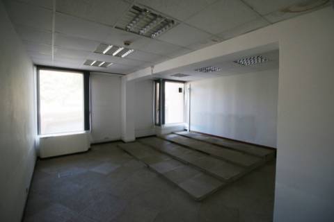 Escritório com 770m2, 2 parqueamentos duplos e uso de 2 terraços, em Entrecampos - Lisboa