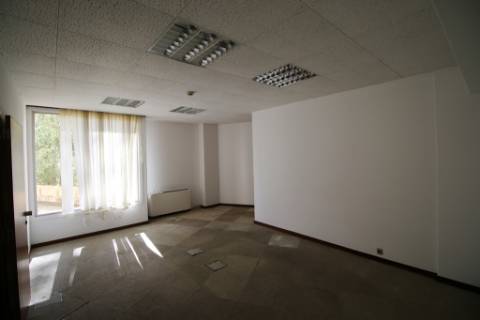 Escritório com 770m2, 2 parqueamentos duplos e uso de 2 terraços, em Entrecampos - Lisboa