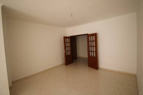 Apartamento T3 com parqueamento e arrecadação em Santarém