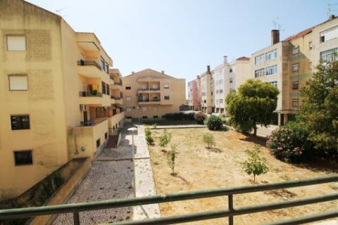 Apartamento T3 com parqueamento e arrecadação em Santarém