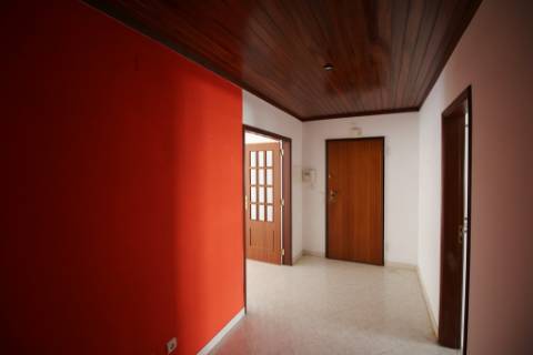 Apartamento T3 com parqueamento e arrecadação em Santarém