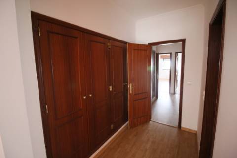 Apartamento T3 com parqueamento e arrecadação em Santarém