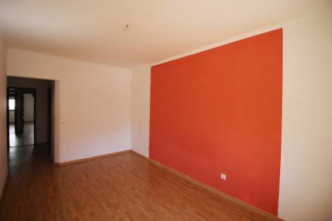 Apartamento T3 com parqueamento e arrecadação em Santarém