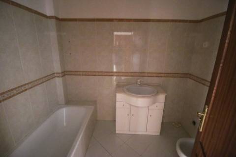 Apartamento T3 com parqueamento e arrecadação em Santarém